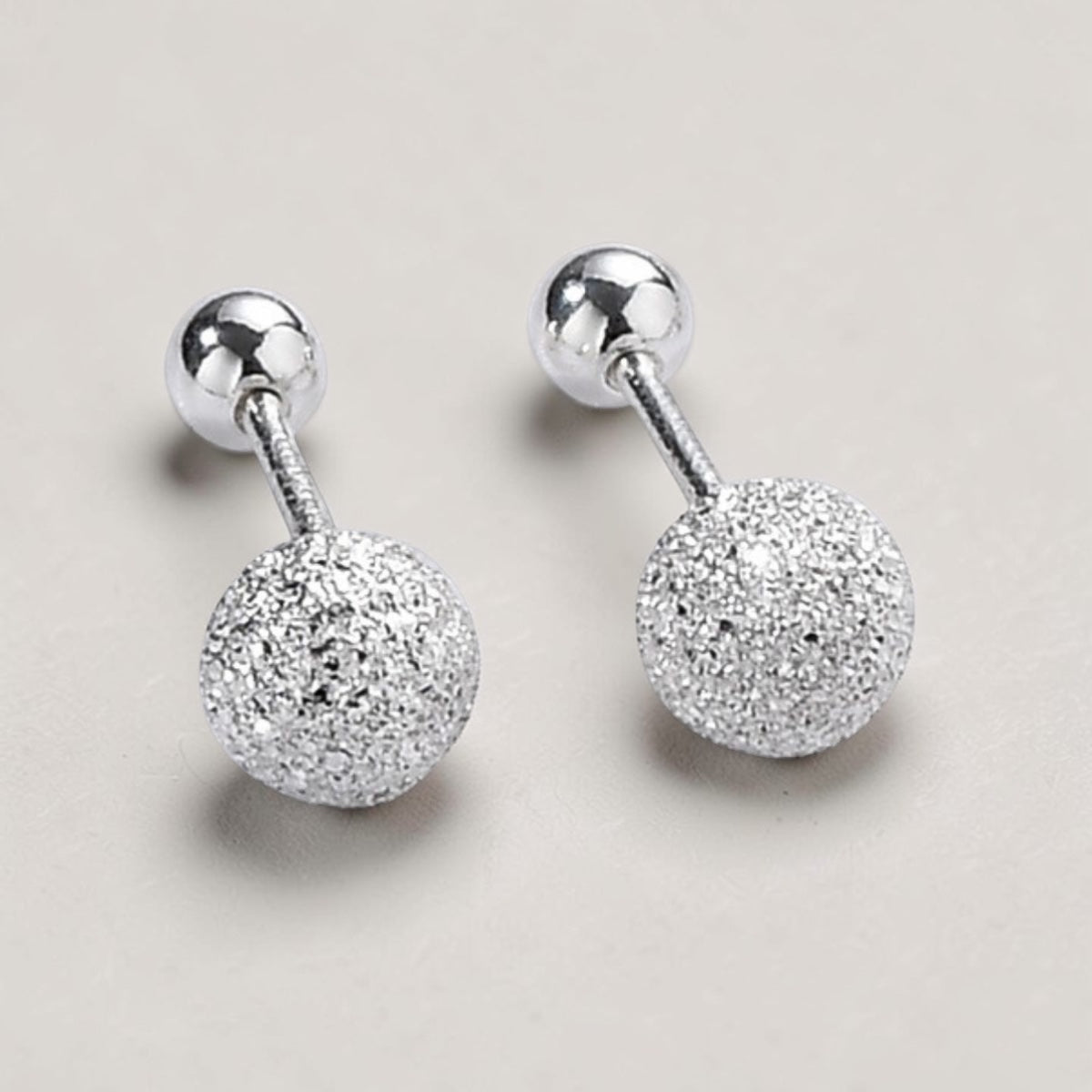 Arete Esfera Texturizada — CHIC