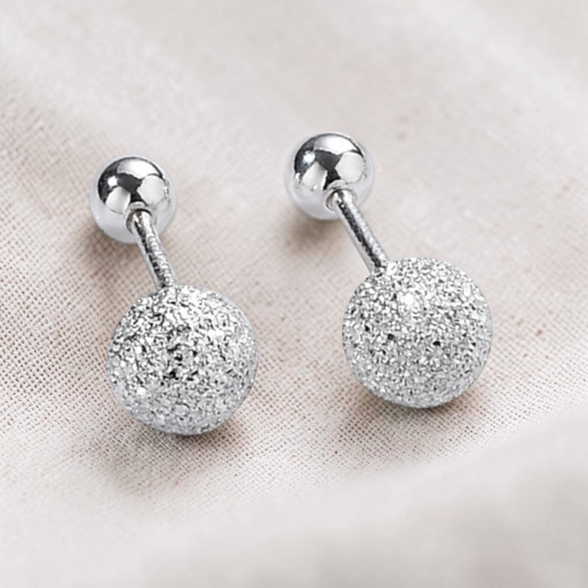 Arete Esfera Texturizada — CHIC