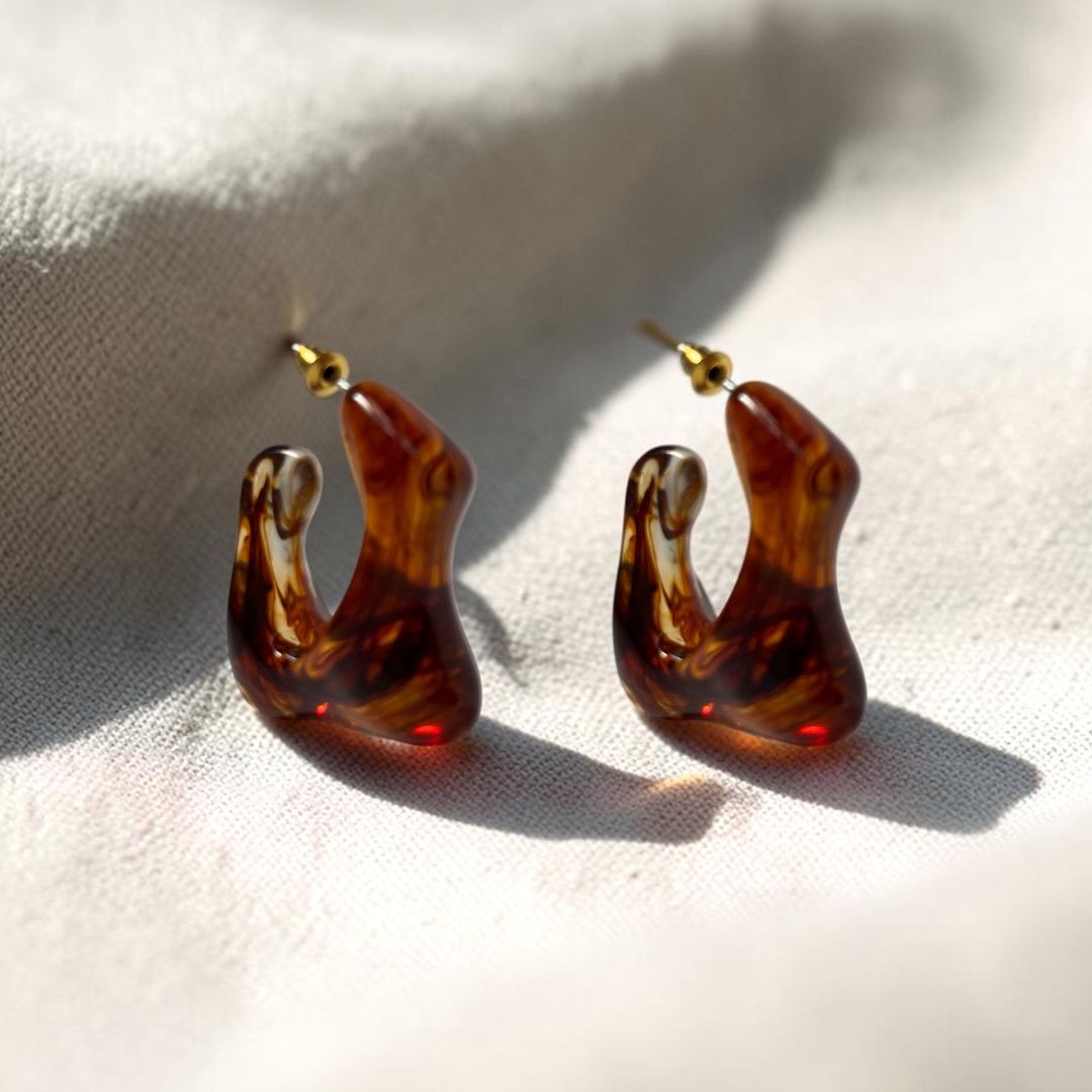 Arete Escultural Ámbar Orgánico — CHROMA
