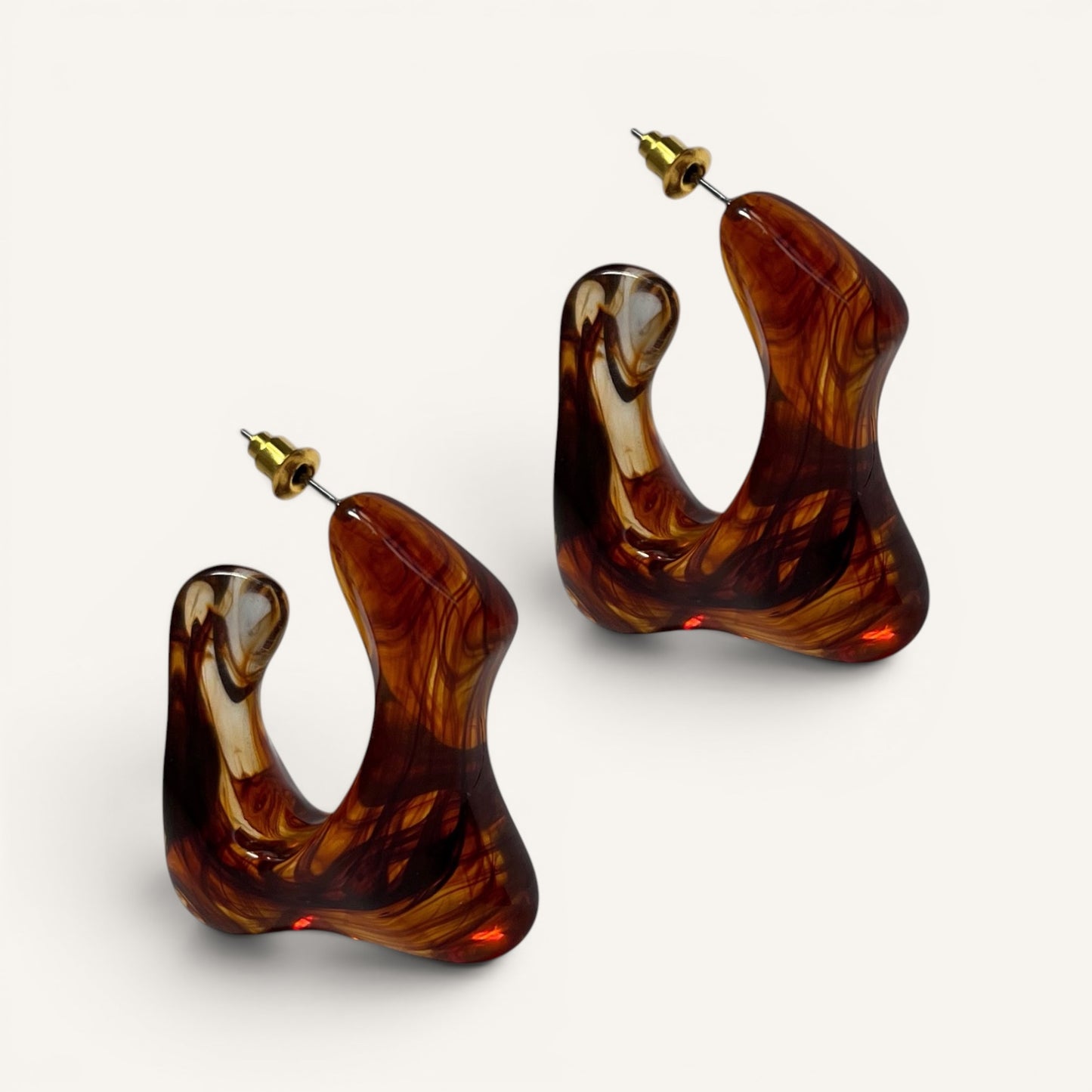 Arete Escultural Ámbar Orgánico — CHROMA